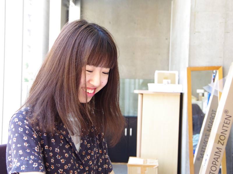 オフィスで業務にあたる社員